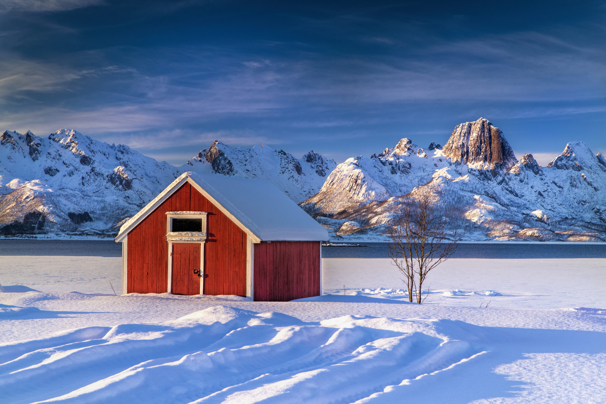 cottage-snowy-landscape